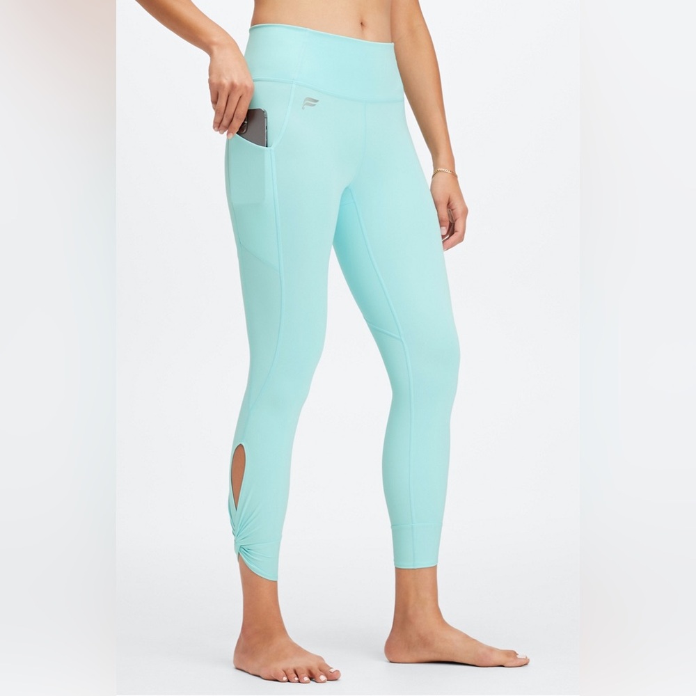 Fabletics Oasis PureLuxe High-Waisted Twist 7/8 Legging